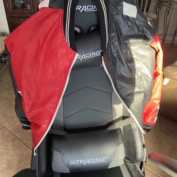 Nice Leather Jacket with racing stripes down each arm - Picture 6 of 6